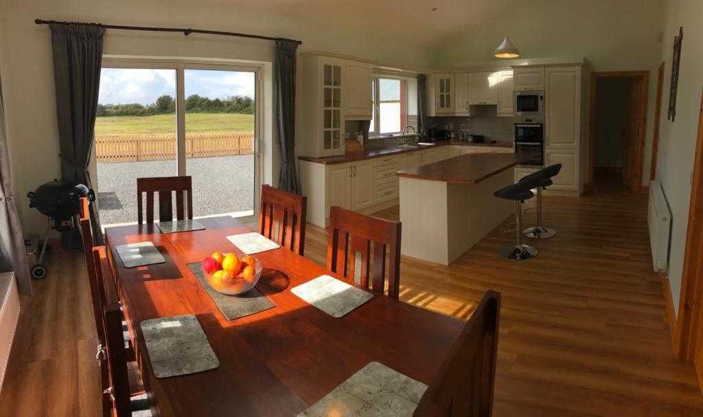 Droíchead an Chláir Joes Cottage מראה חיצוני תמונה